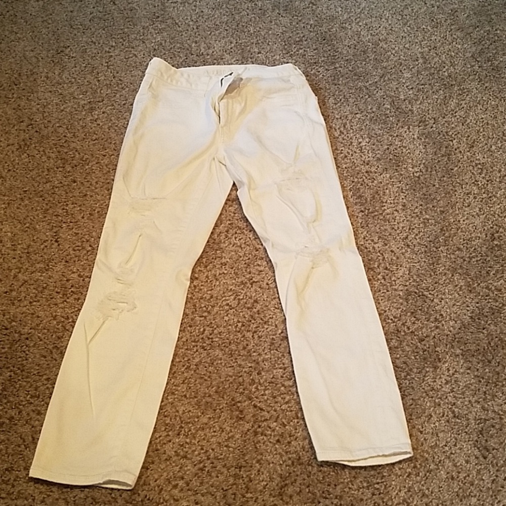 Size 6 Long American Eagle white diatress Jeggings